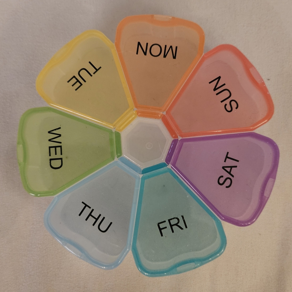 Weekly Flower Pill Organizer - Multicolor
